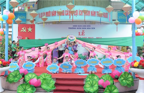 Trường mầm non Hoa Sen tưng bừng tổ chức Lễ khai giảng năm học 2017 - 2018 và đón nhận cờ thi đua xuất sắc của UBND Thành phố Hà Nội
